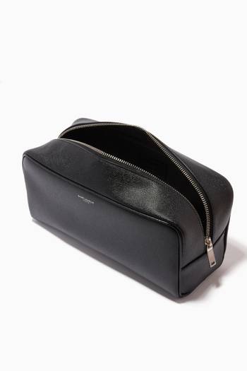 hover state of Grooming Case in Grain De Poudre Embossed Leather   