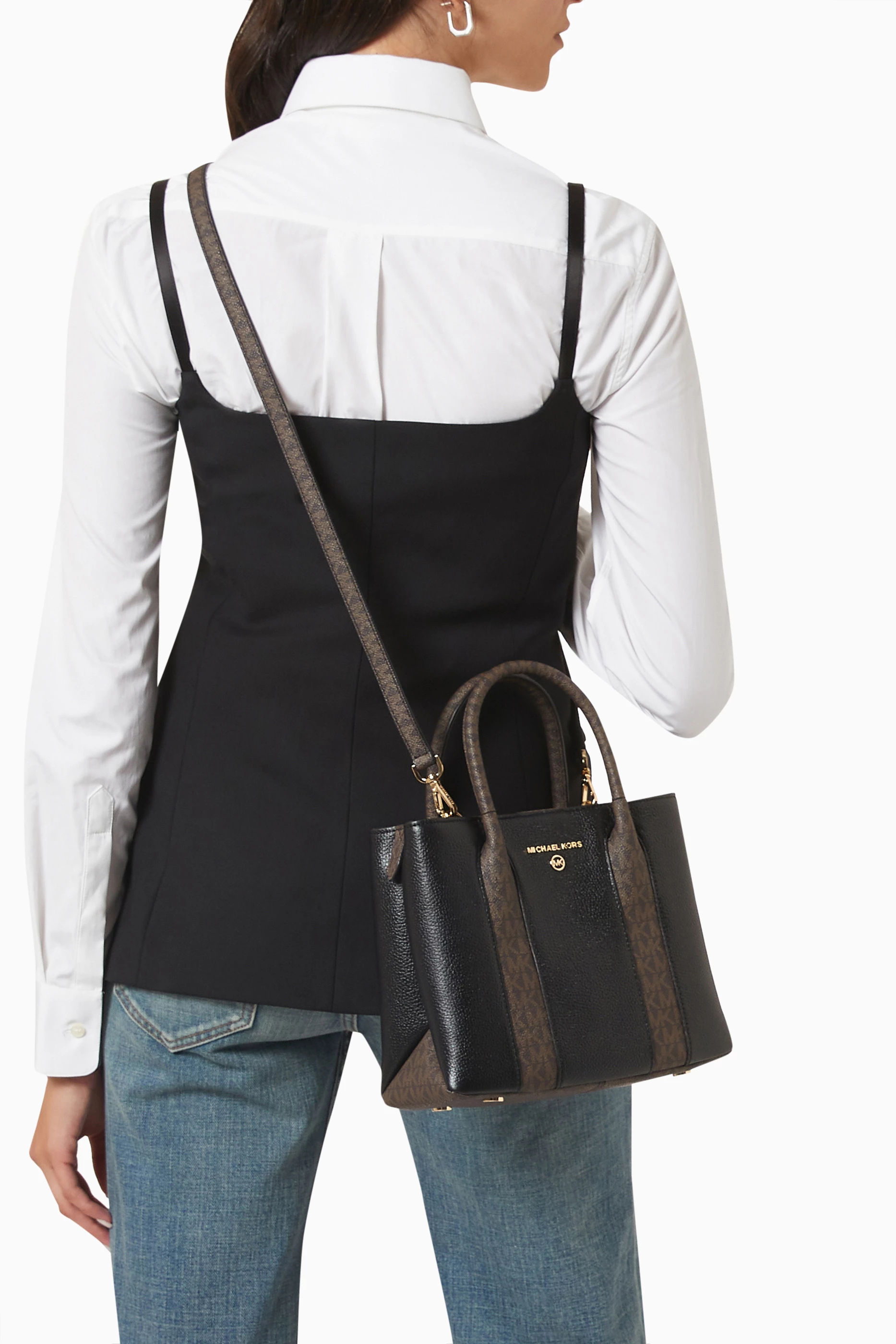 Shop Michael Kors Black Medium Austin Messenger Bag in Leather for WOMEN |  Ounass Saudi Arabia