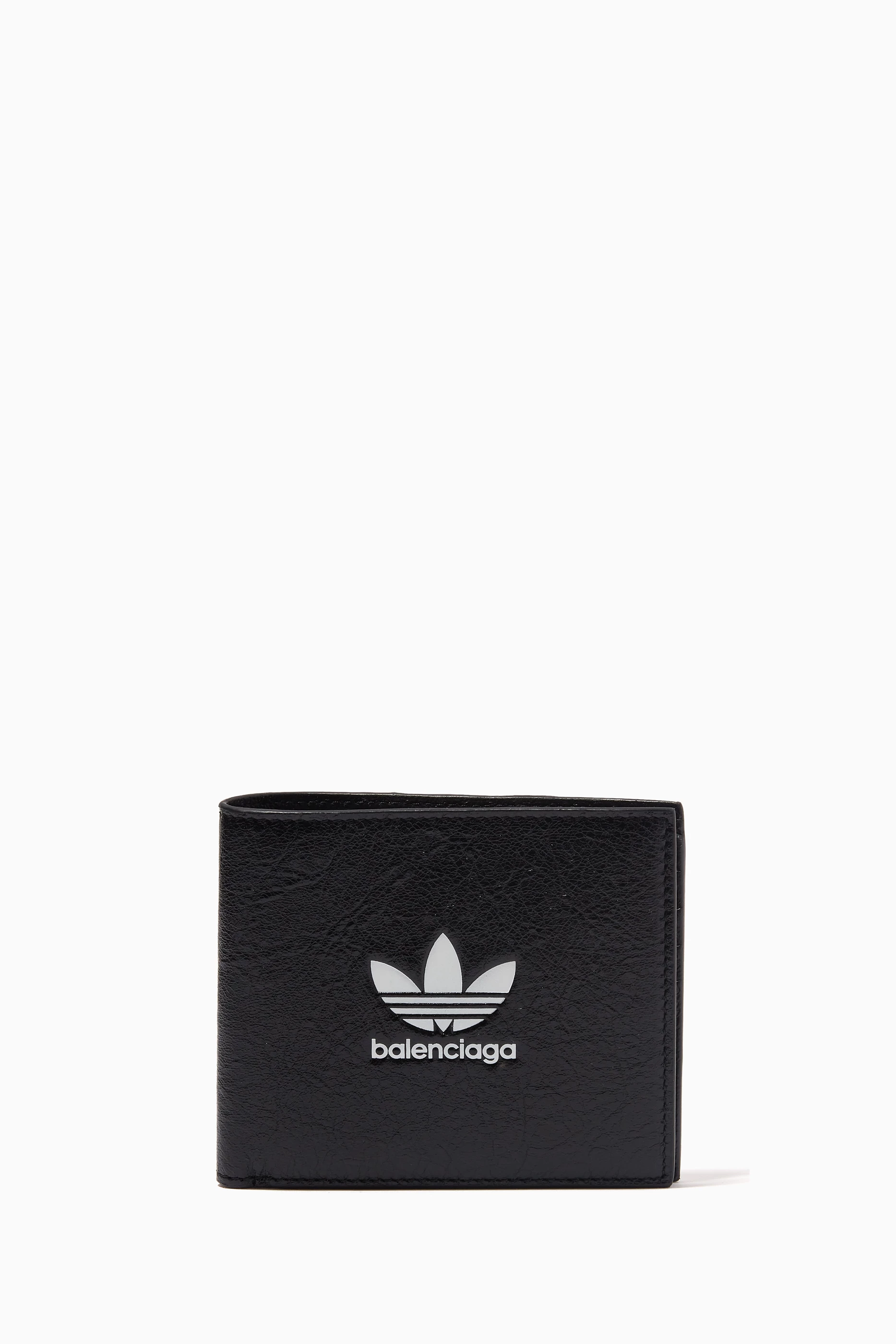 Mierda Falsificación Megalópolis Shop Balenciaga Black x Adidas Logo Square Folded Wallet in Leather for MEN  | Ounass Kuwait